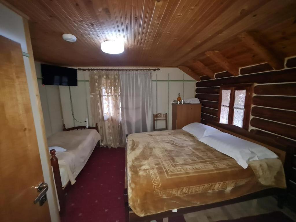 Sofra Kolonjare Agroturizem Hotell Erseke Exteriör bild
